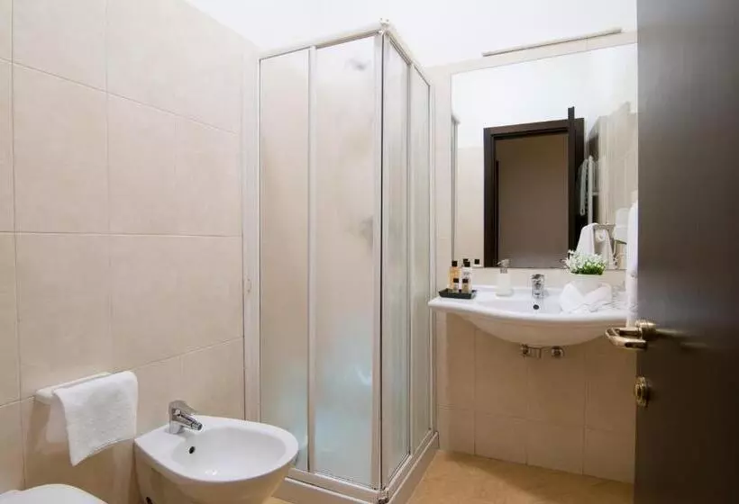 Hotelli Cardinal Of Florence   Recommended For Ages 25 To 55