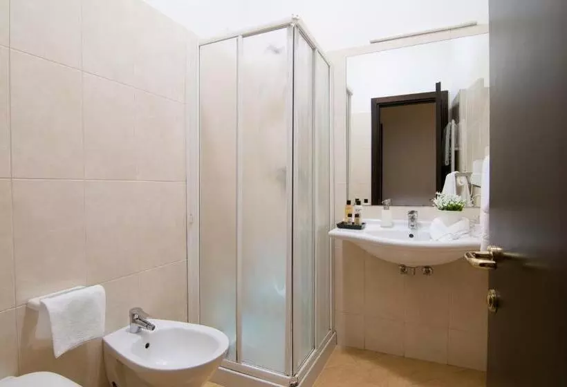 Hotelli Cardinal Of Florence   Recommended For Ages 25 To 55