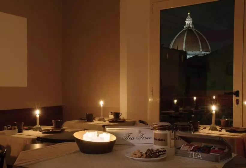 Hotelli Cardinal Of Florence   Recommended For Ages 25 To 55