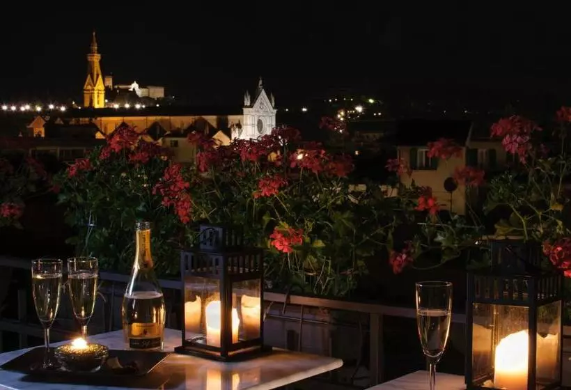 Hotelli Cardinal Of Florence   Recommended For Ages 25 To 55