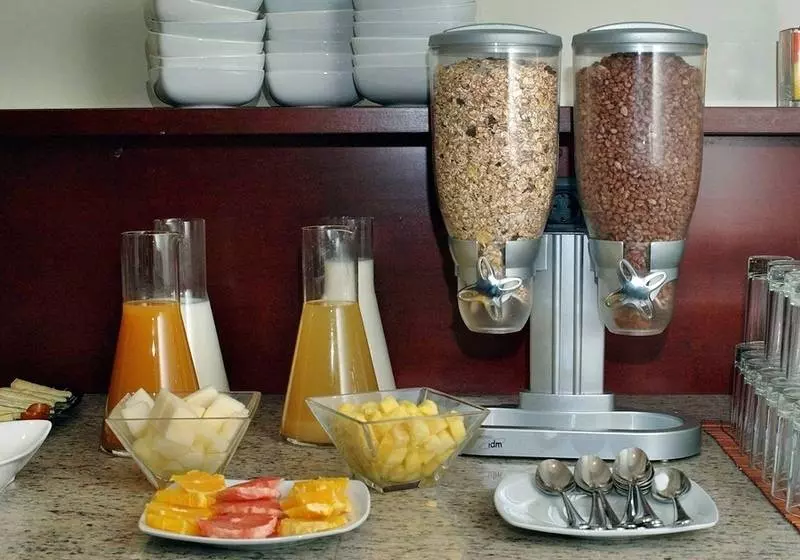 Отель Exe Plaza Delicias