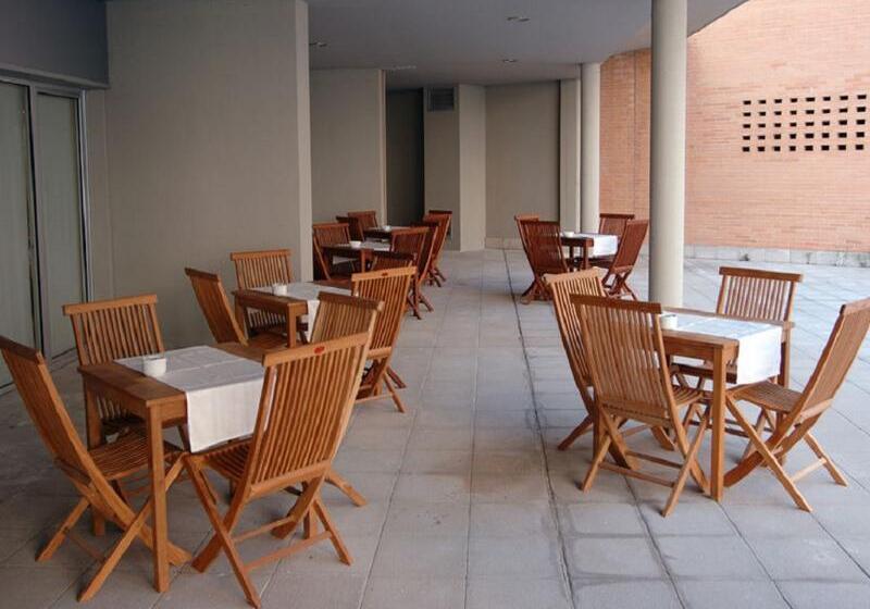 Отель Exe Plaza Delicias