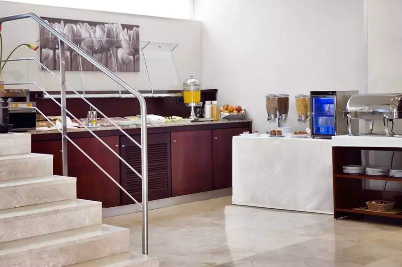 Отель Exe Plaza Delicias