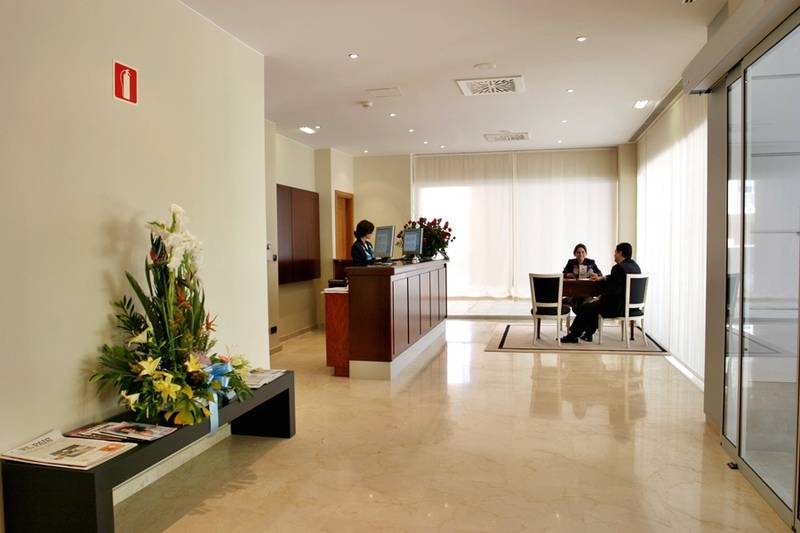 Отель Exe Plaza Delicias