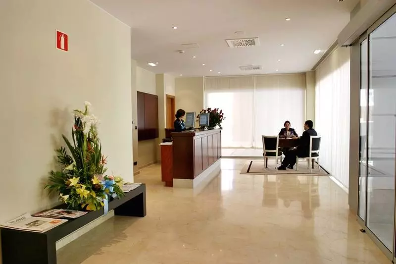 Отель Exe Plaza Delicias