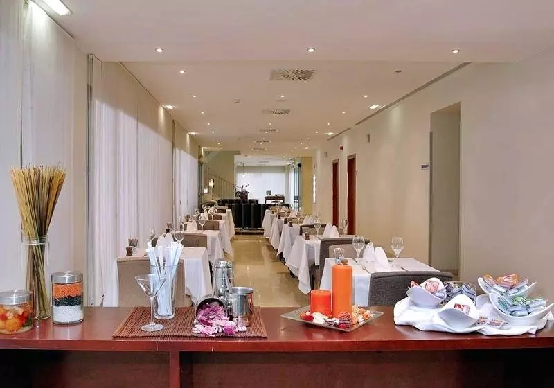 Отель Exe Plaza Delicias