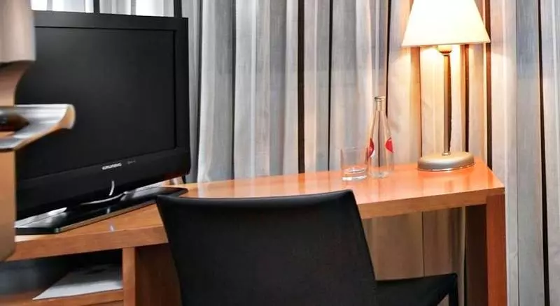 Отель Exe Plaza Delicias