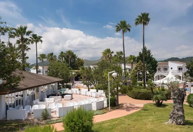 Garden Saladina - Adults Only