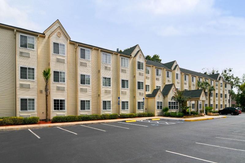 Отель Hometown Inn & Suites Jacksonville Butler Blvd./southpoint