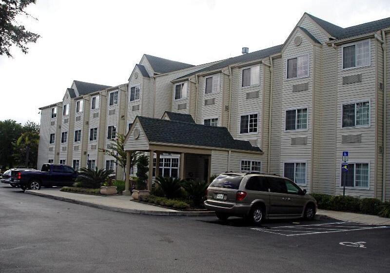 Отель Hometown Inn & Suites Jacksonville Butler Blvd./southpoint