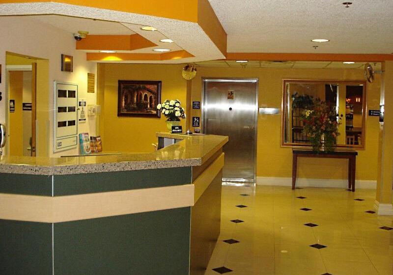 Отель Hometown Inn & Suites Jacksonville Butler Blvd./southpoint