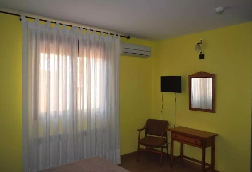 هتل Puente De Piedra