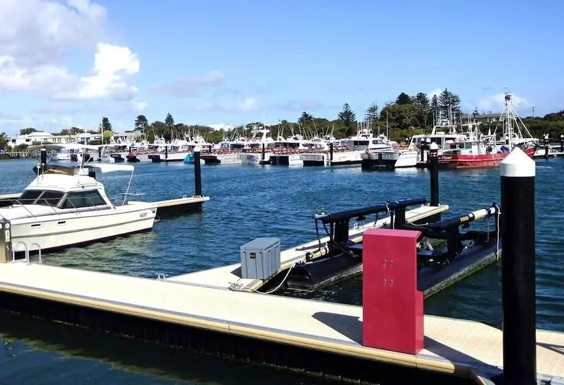 هتل Robetown Motor Inn & Apartments