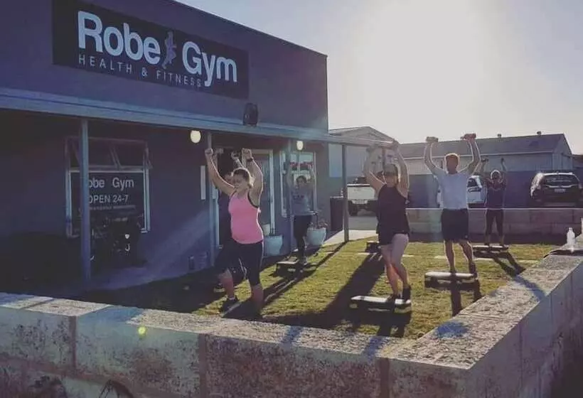 هتل Robetown Motor Inn & Apartments