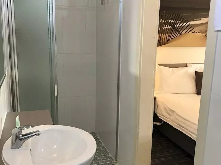 هتل Robetown Motor Inn & Apartments