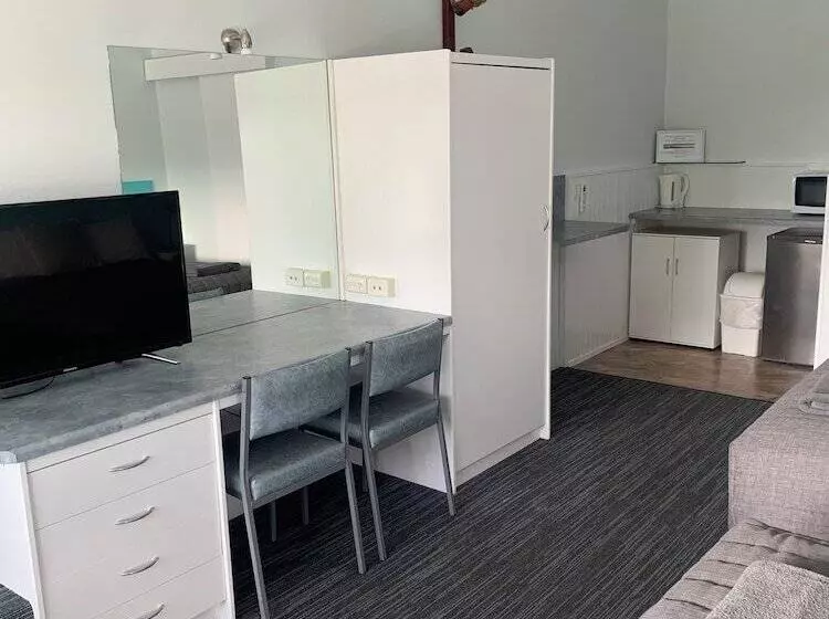 هتل Robetown Motor Inn & Apartments