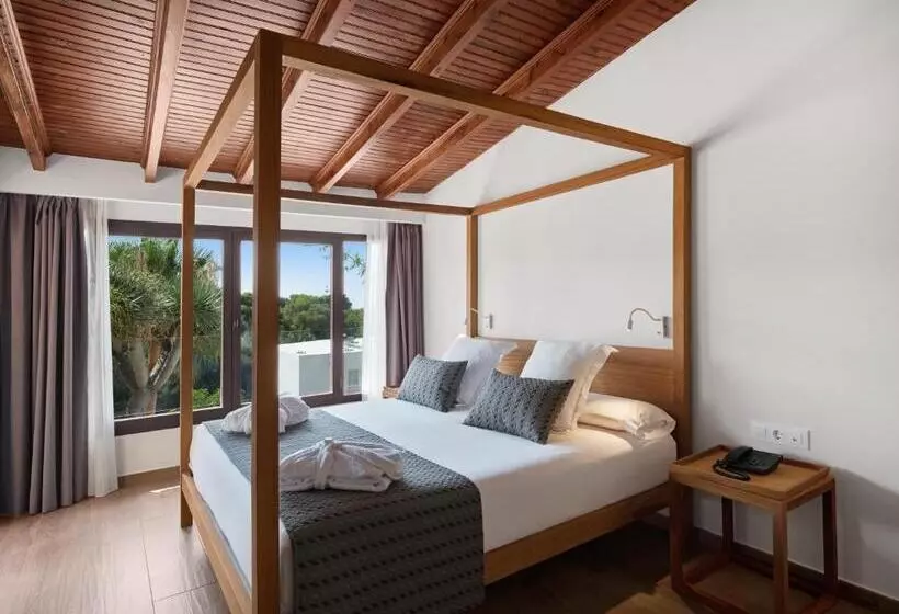 Отель Tacande Portals