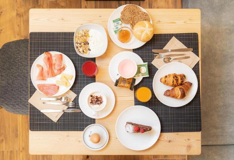 호텔 Albergo Garni Edy