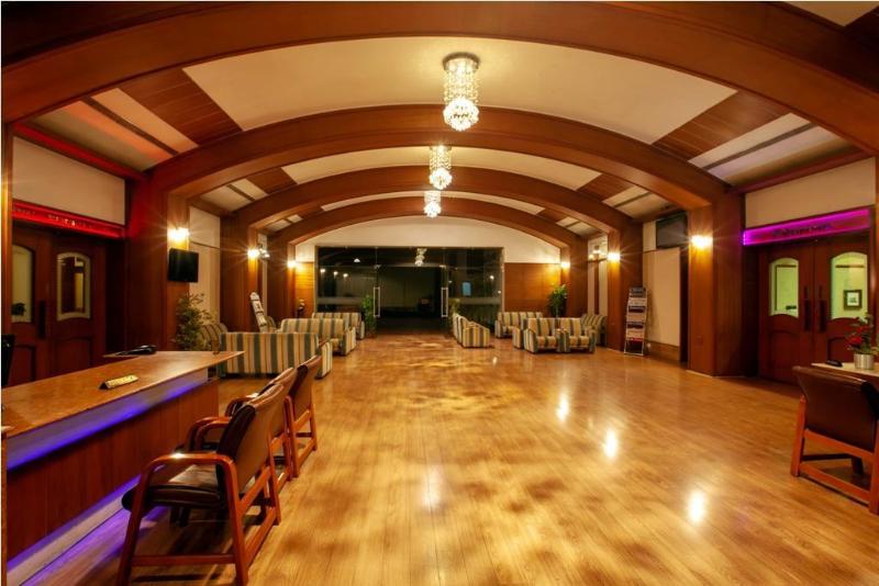 בית מלון כפרי The Grand Regent