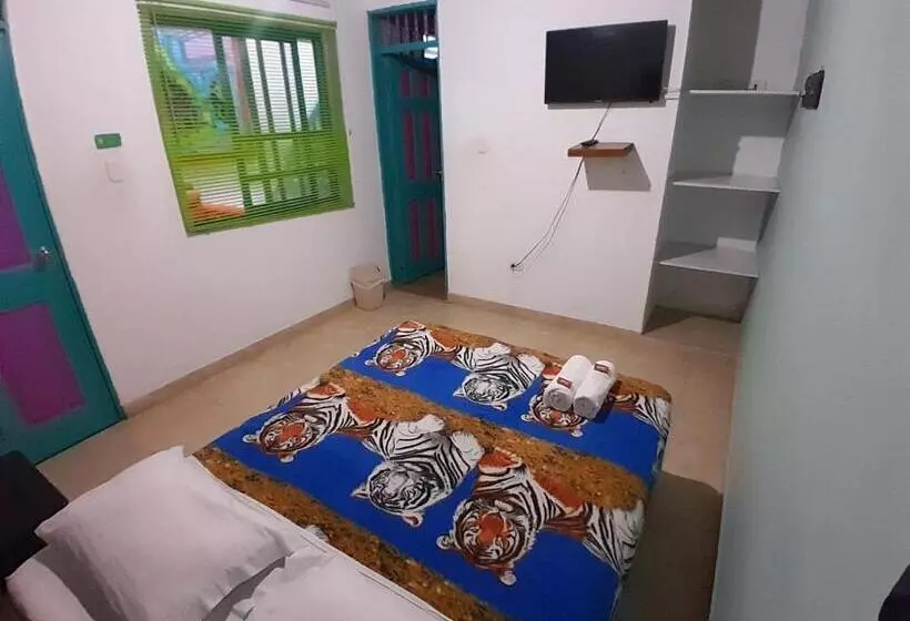 ペンション Hostal Johnnier