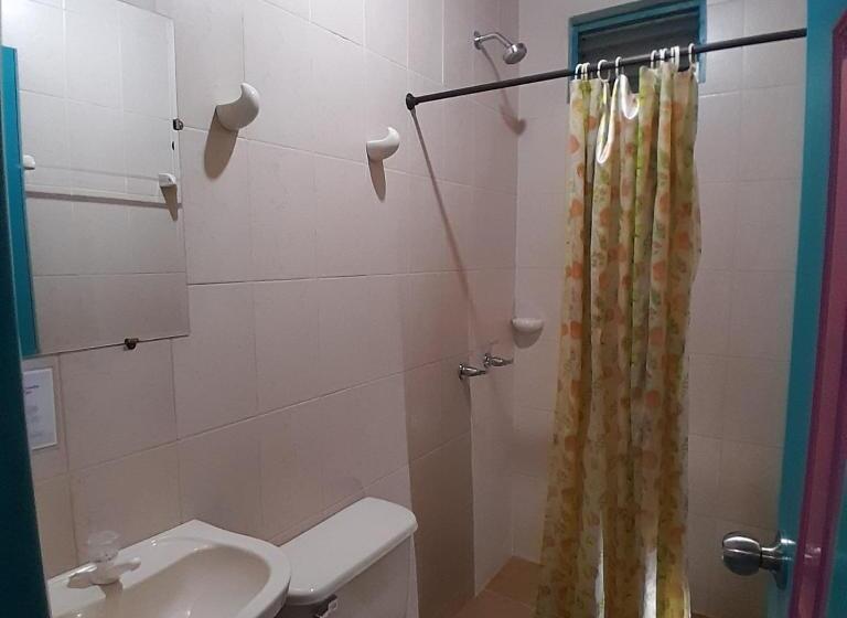 پانسیون Hostal Johnnier