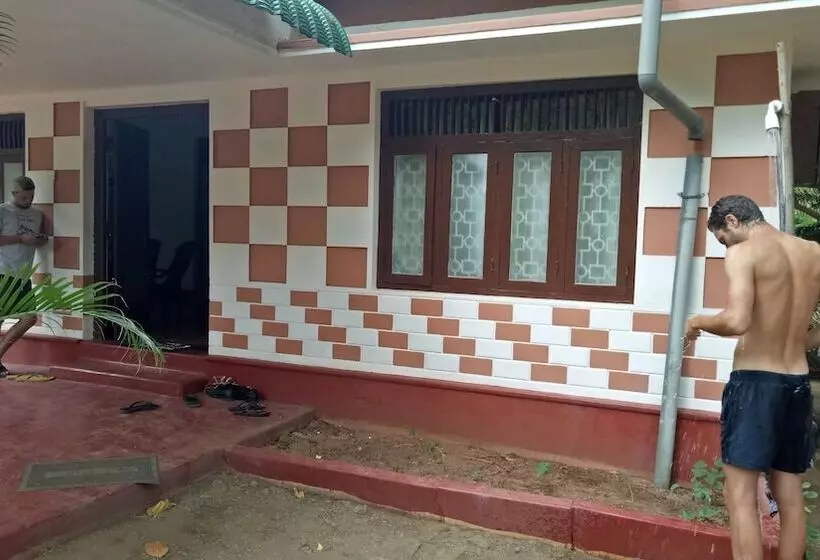هتل Neem Beach House