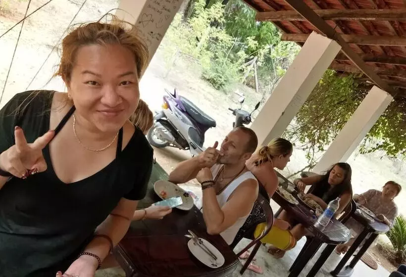 هتل Neem Beach House