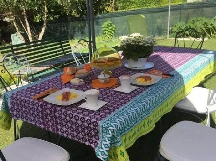 Hotelli Rainbow House