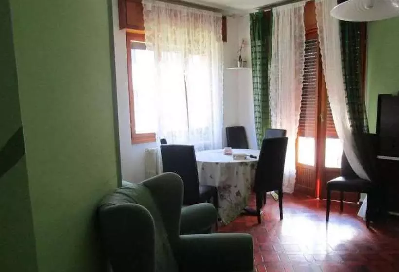 Hotelli Rainbow House