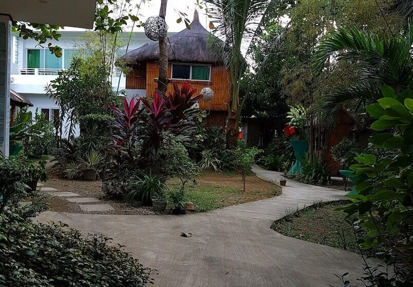 Hangout Beach & Resort