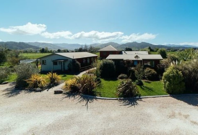 Hotel Eden's Edge Lodge