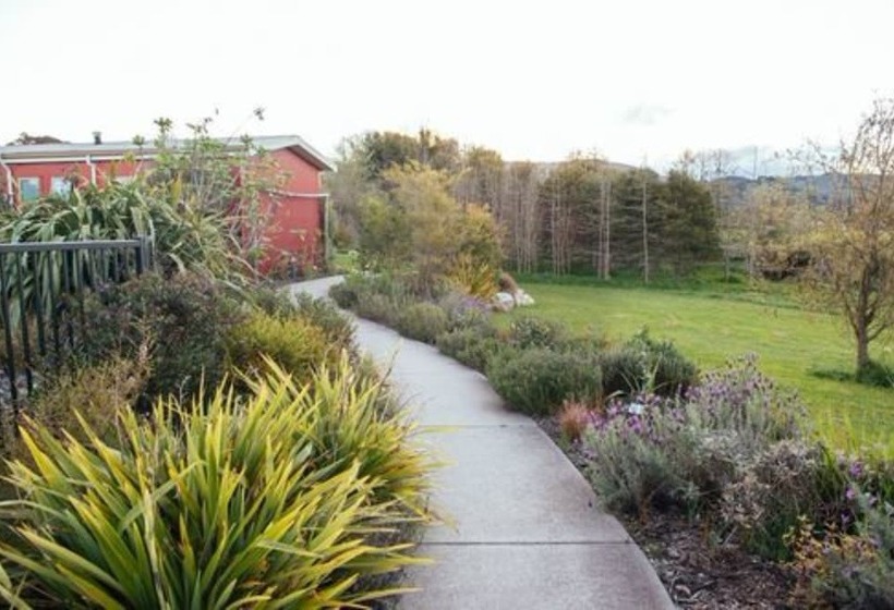 Hotel Eden's Edge Lodge