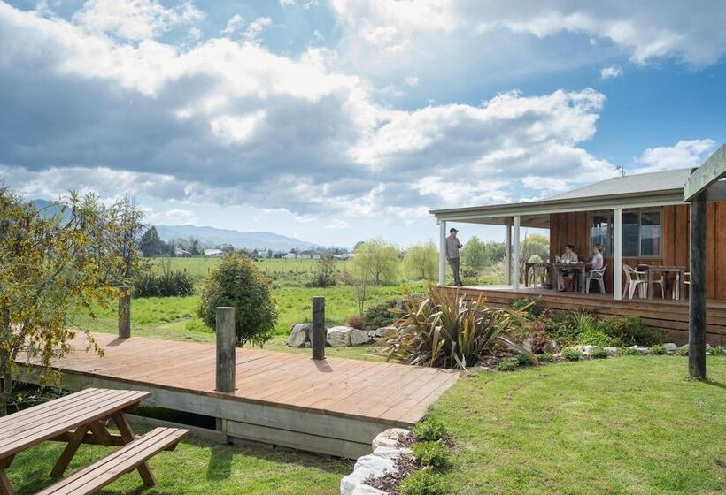 Hotel Eden's Edge Lodge