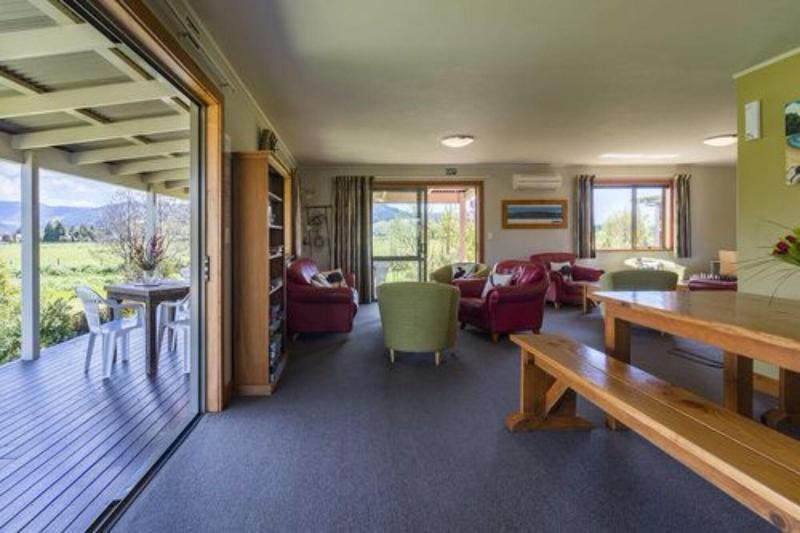 Hotel Eden's Edge Lodge