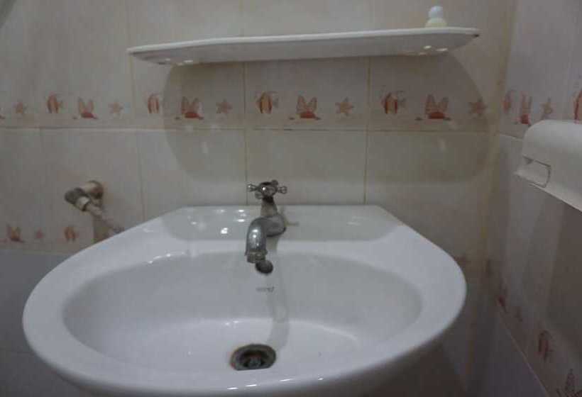 בית מלון כפרי Thumneab Guesthouse