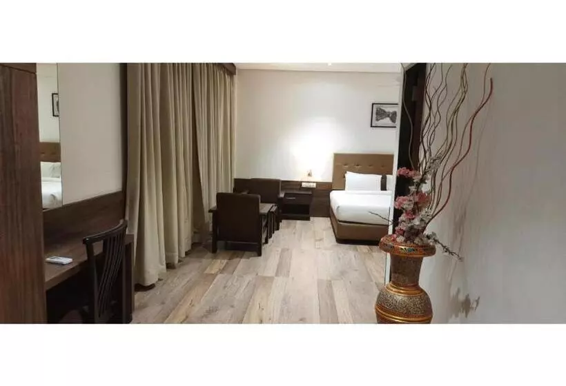 Hotelli The Byke Suraj Club, Junagadh