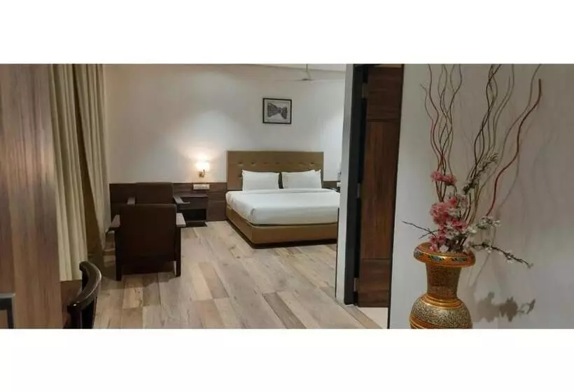 Hotelli The Byke Suraj Club, Junagadh