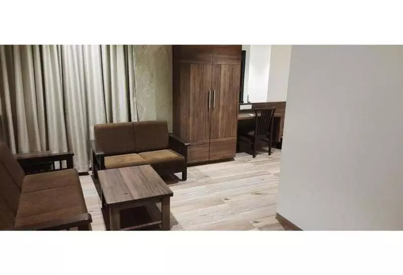 Hotelli The Byke Suraj Club, Junagadh