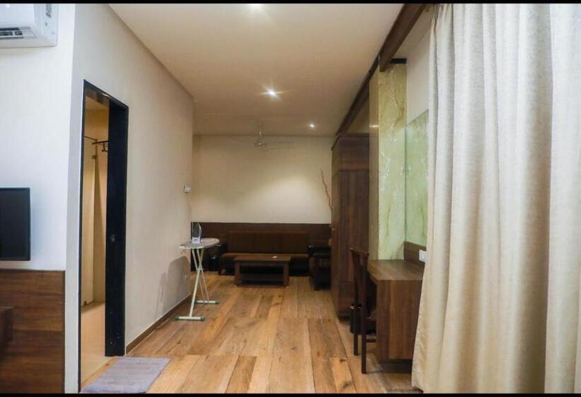 Отель The Byke Suraj Club, Junagadh