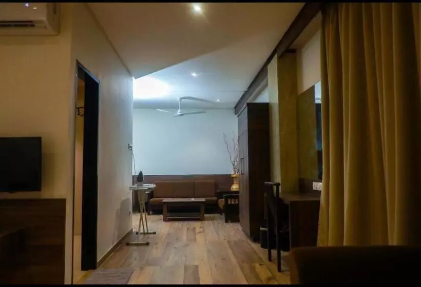 Hotelli The Byke Suraj Club, Junagadh