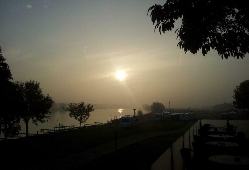 ユースホステル Veerhuys Tante Jet