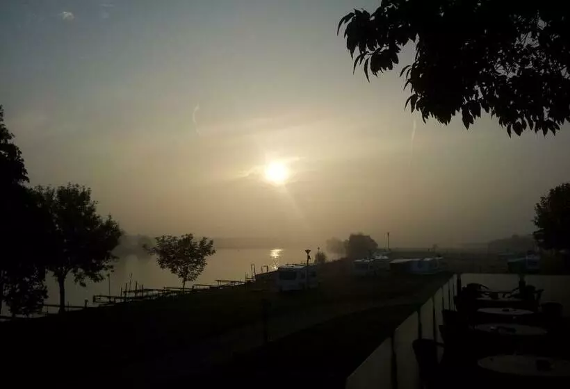 ユースホステル Veerhuys Tante Jet