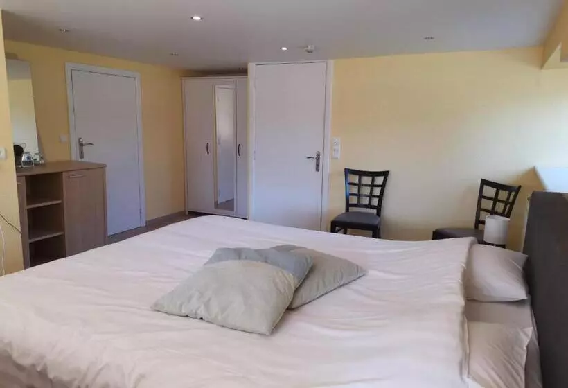 ホテル Aux Beaux Rivages En Gaume