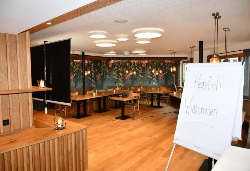 Majatalo Deutsches Haus Hotel Restaurant Gastwirtschaft Biergarten Am Radweg Bermuthshain