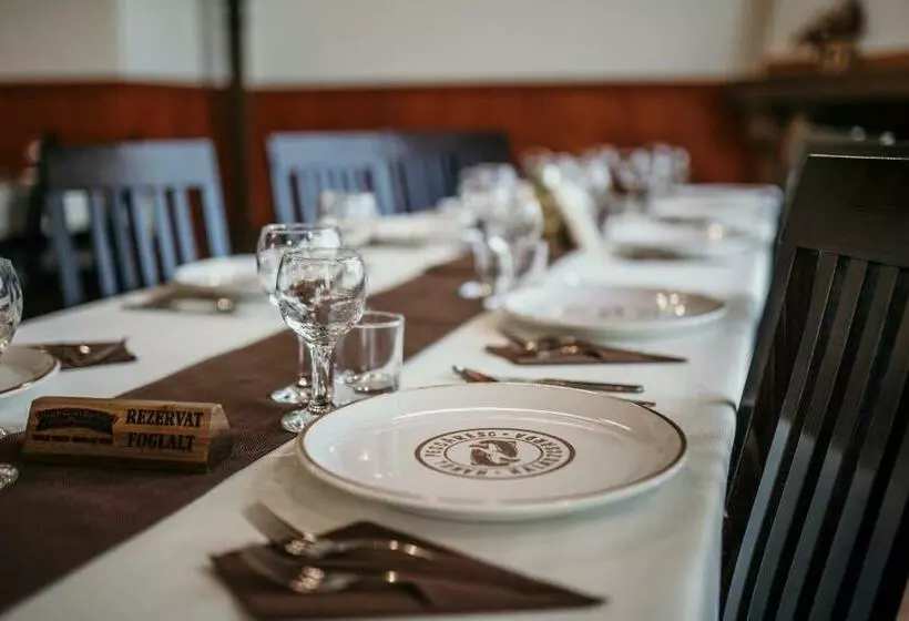 Lomakeskus Complex Turistic Han Pescaresc