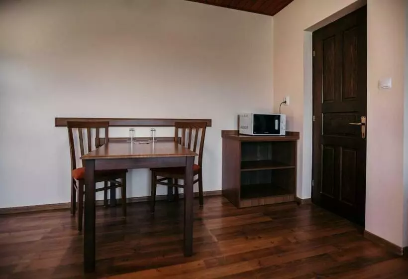 Lomakeskus Complex Turistic Han Pescaresc