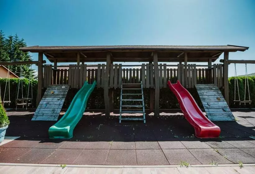 Lomakeskus Complex Turistic Han Pescaresc