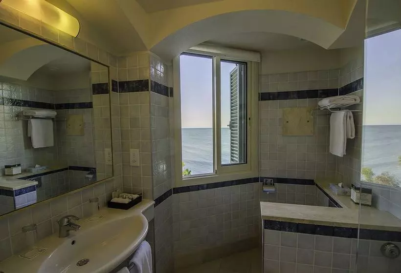 Columbia Beachotel Pissouri