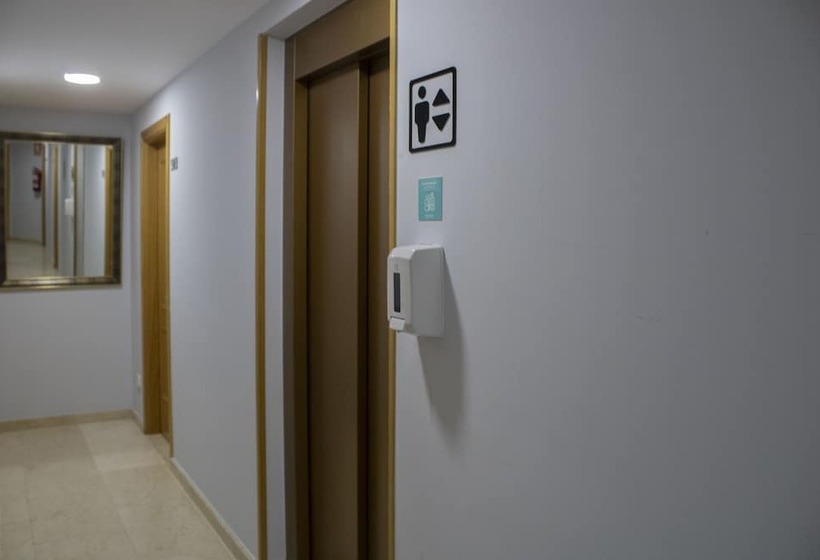 ホテル Alda Estación Oviedo