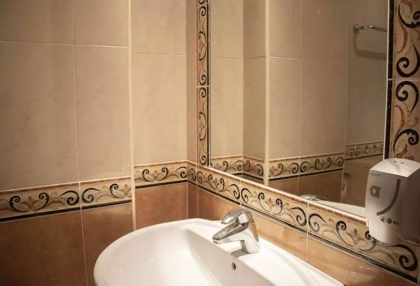 هتل Alda Estación Oviedo